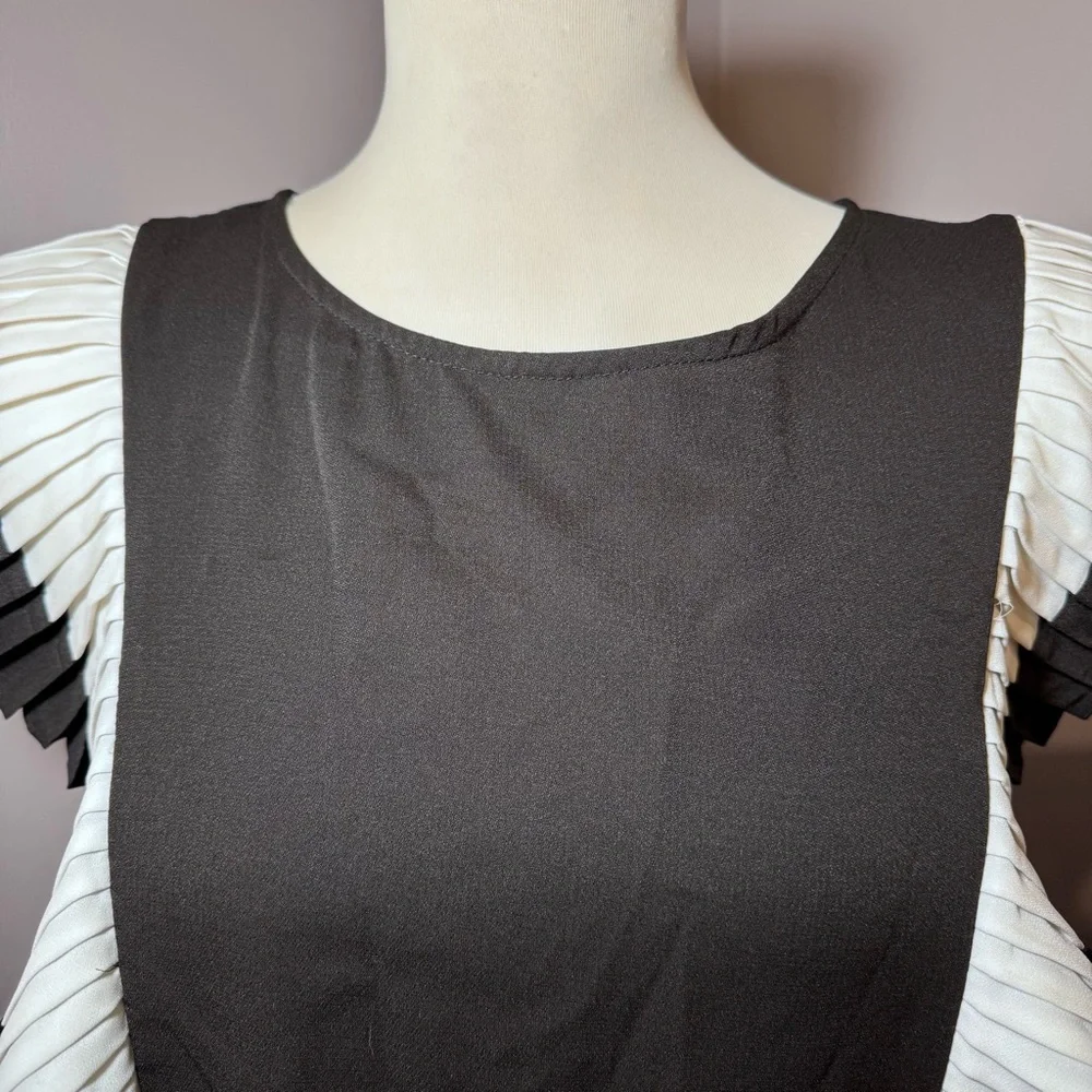 FAB’RIK Sleeveless Ruffle Accent Blouse BLACK-WHITE / SMALL - Picture 4 of 12